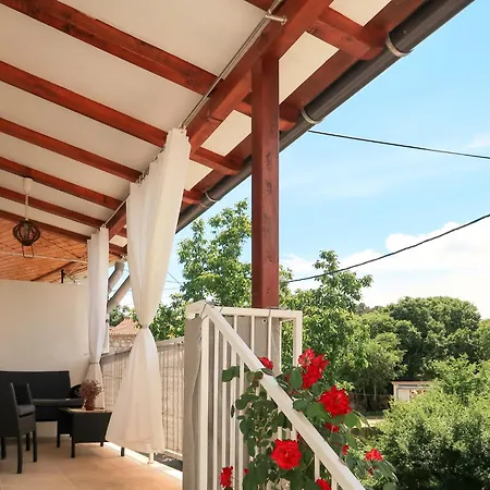 Margeta By Interhome Lakmartin