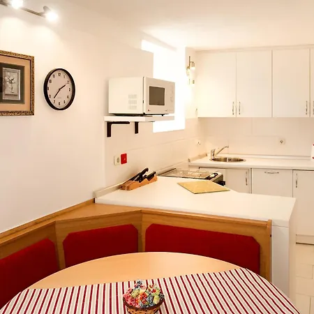 Margeta By Interhome Lakmartin